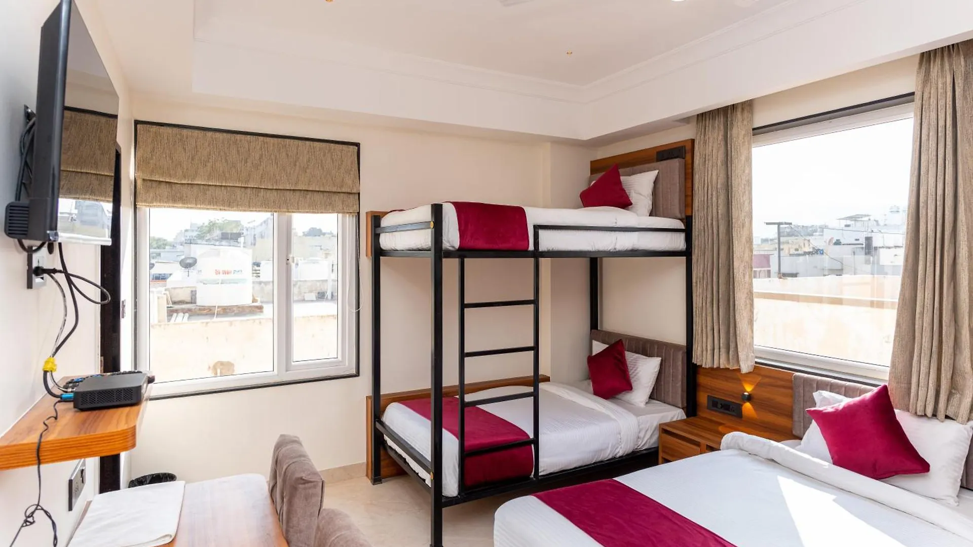 ホテル Raghunandan Palace - A Premier Boutique Stay, City Center & 500 Meters From City Railway Station ウダイプル